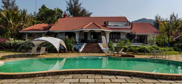 SaffronStays Moira - Villa in Kamshet