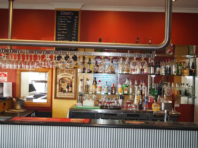 Tony's Pizza Restaurant & Bar