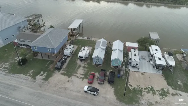Red's River Cottages & RV Park