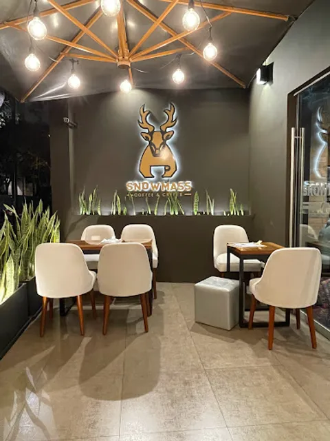 SNOWMASS coffee & crepes