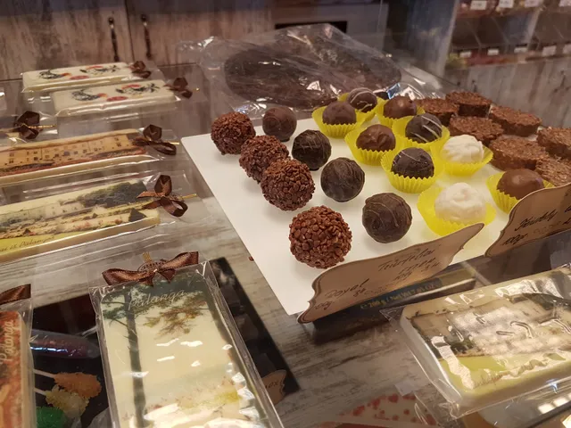 Kavinė-Saldumynu Parduotuvė TAKAVA