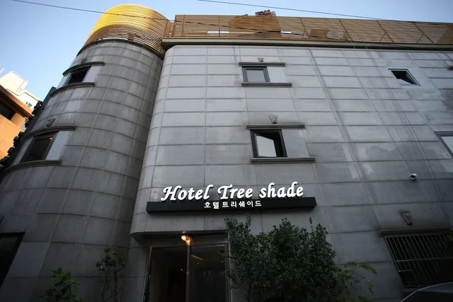 Hotel Tree Shade