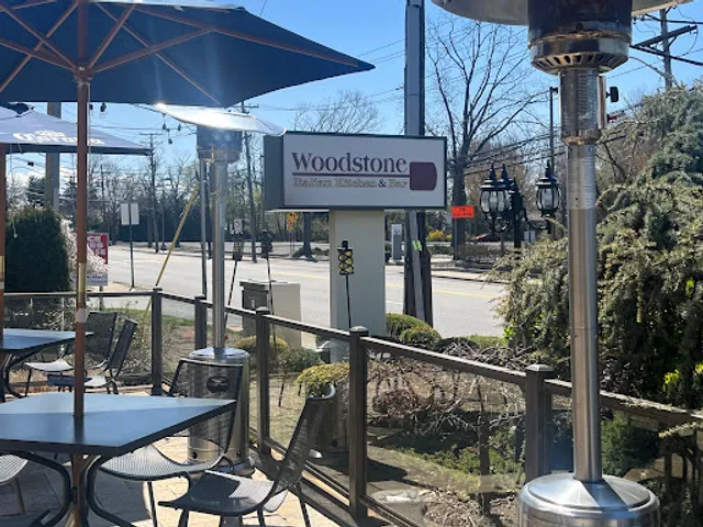 Woodstone Pizza Bar & Grill