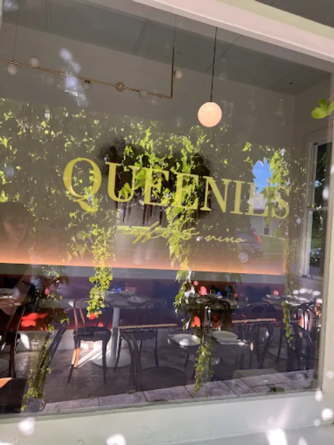 Queenies Caffé & Vino