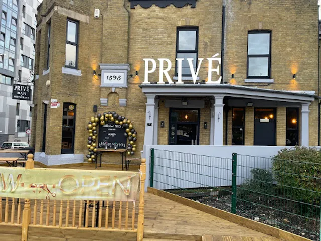Privé Bar Restaurant