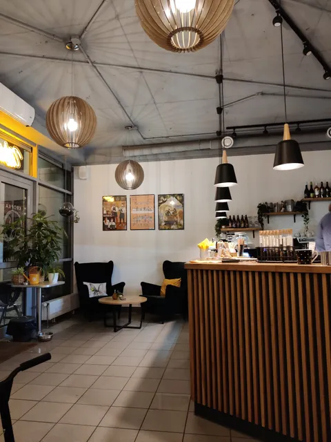 Kropka. Kawa z wypiekami