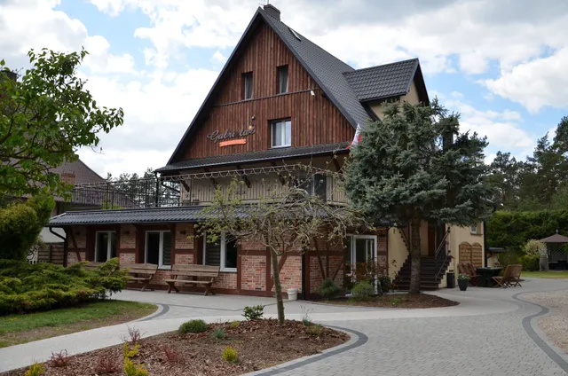 "Gabriel" Holiday House