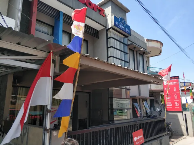 RedDoorz near Bangka Trade Center 2