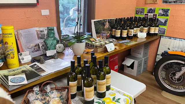 Sapori Di Casa & White Hill Gallery