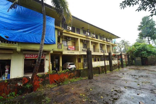 Fullmoon Guest House(Candolim Beach Place)