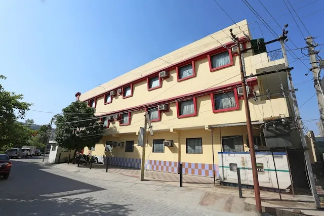 OYO 4319 Hotel The Periwal