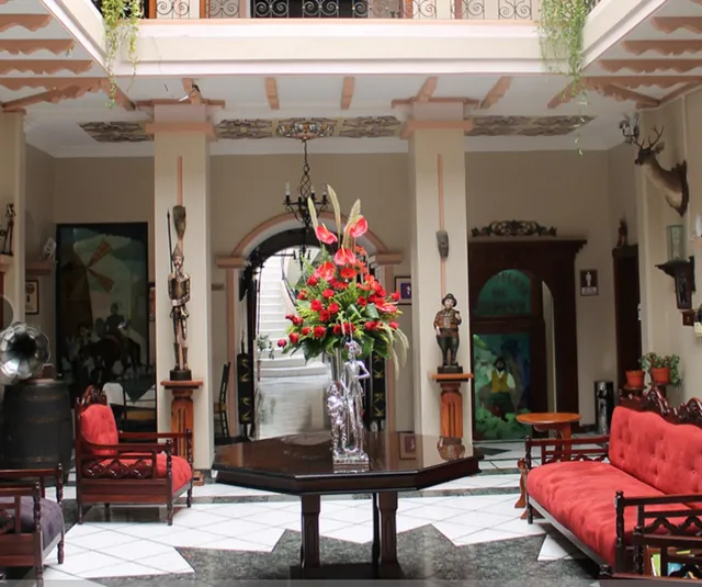 Hotel & Suites El Quijote