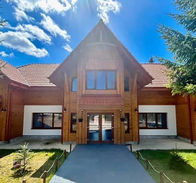 Tiarra Mountain Lodge