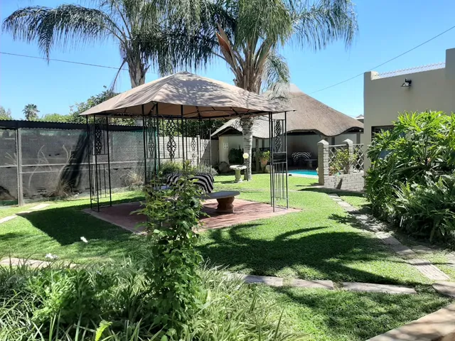 Afrique - Affordable Guest House with Solar instalation.