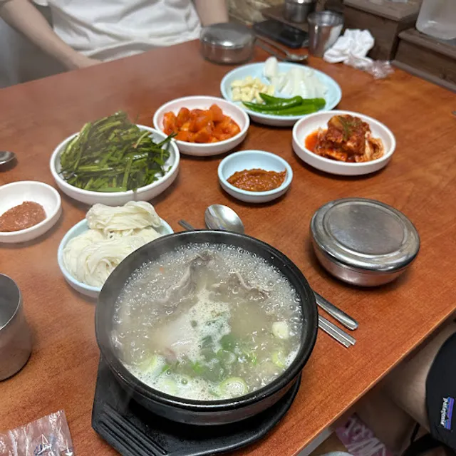 소문난장터돼지국밥