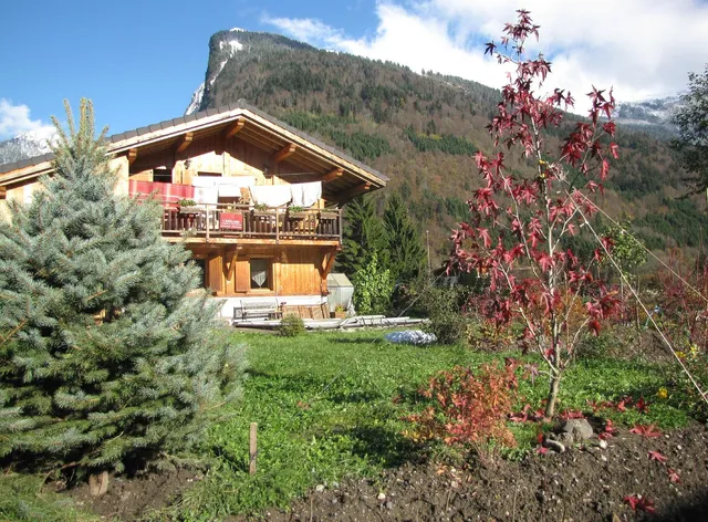 Gîte l'Epilobe à Samoëns, Haute-Savoie - L'Epilobe Bed & Breakfast-12 personnes