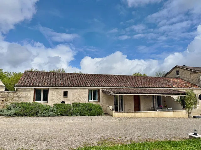 Les Curies - ludogîte, gîte et moulin avec piscine