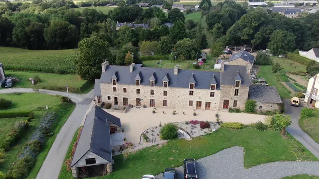 Rooms and table of Hosts "The Rompardais"