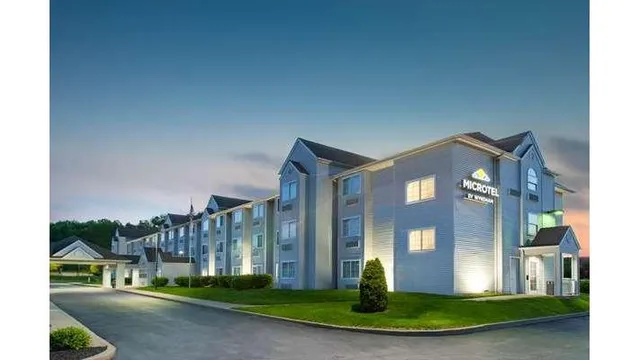 Microtel Inn & Suites by Wyndham Pittsburgh Airport
