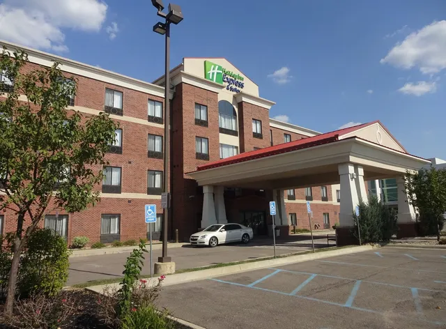 Holiday Inn Express & Suites Detroit North - Troy by IHG