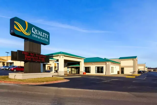 Quality Inn & Suites Moline Airport