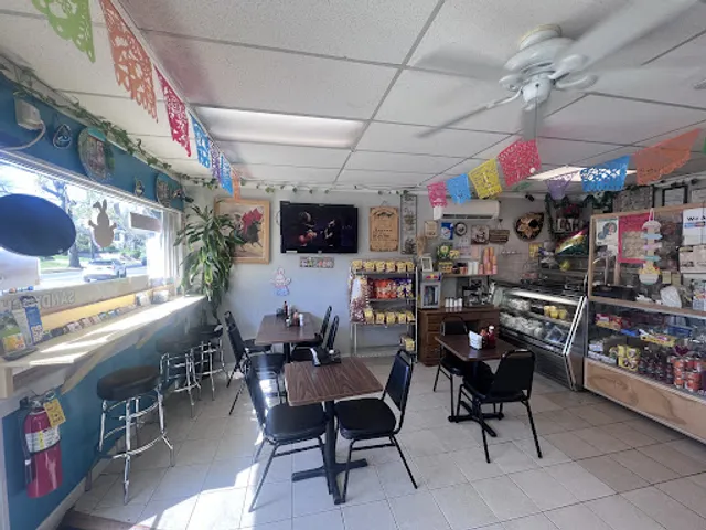 La Familia Bakery and Cafe