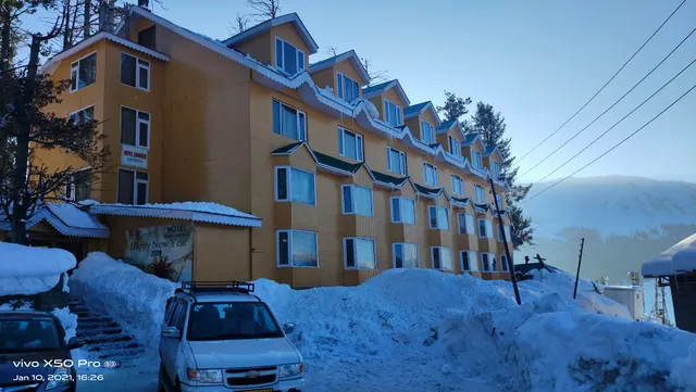 Gulmarg HOTEL ZAHGEER /BRAND NEW HOTEL