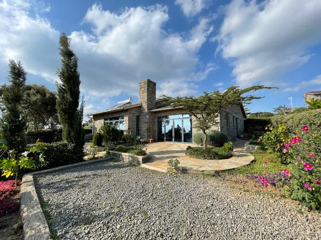 Elwai Visitor Centre: iOverlander Campsite | Cottages | Wood Cabins | Picnic site