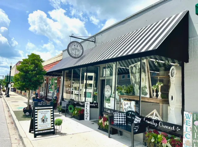 Fourth and Main on Laurel Furniture and Home Decor in Downtown Conway.