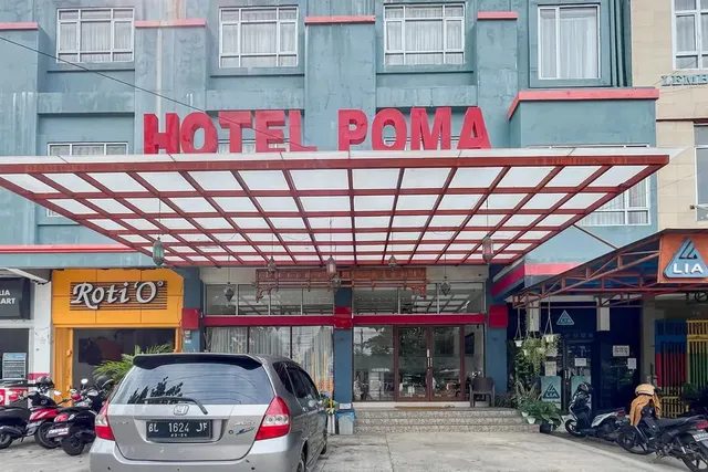 Urbanview Poma Hotel