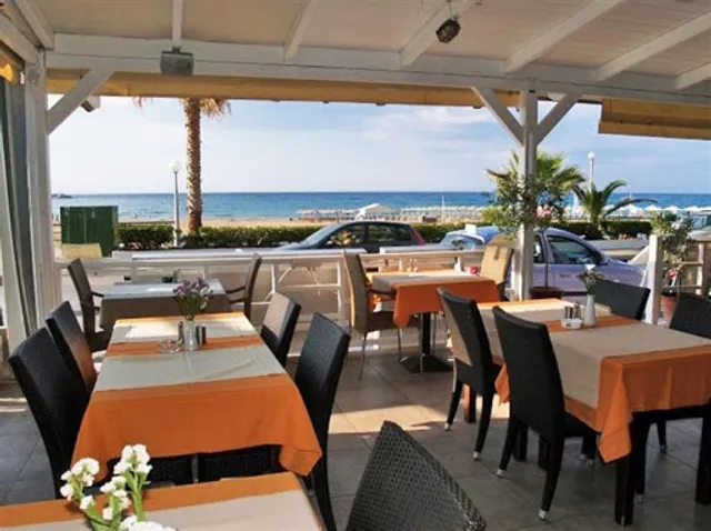 Takis Place Beer-Restaurant