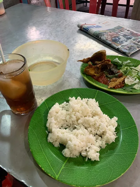 Warung Lalapan Sambel Mercon Bu Um