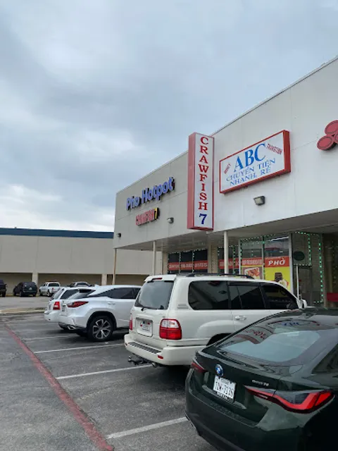 Pho Hotpot and Crawfish 7