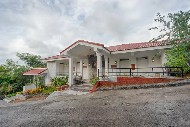 Lance Silver Falls Resorts