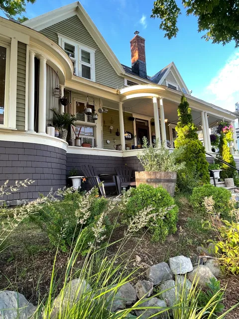 La Maison de ville - bed & bistro