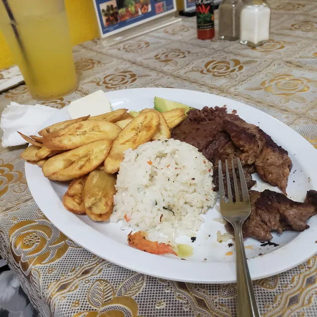 Mis 3 Angeles Mexican & Honduran Restaurant