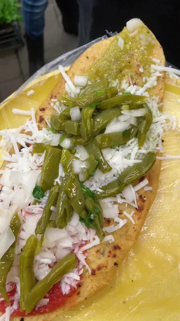 Huaraches y quesadillas Rosita