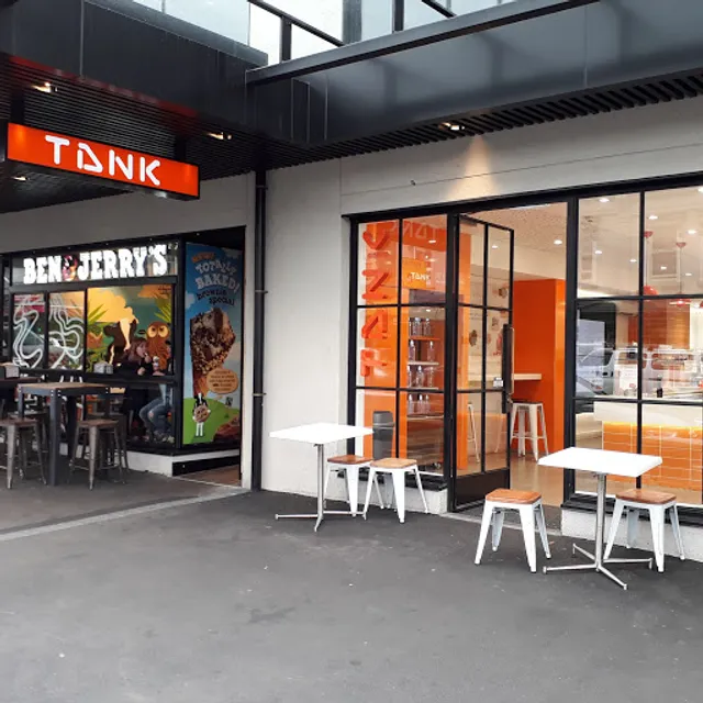 TANK Three Lamps - Smoothies, Raw Juices, Salads & Wraps