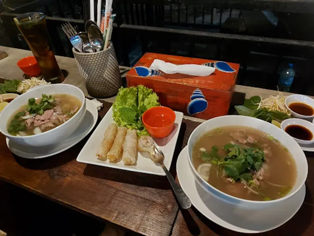 PHO HWITTA ,vietnamese and thai food