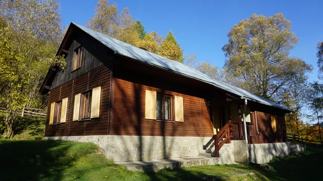 Uhryń. Dom nad potokiem