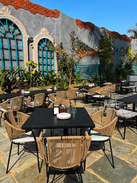 Nusa - Tropical Brewvilla