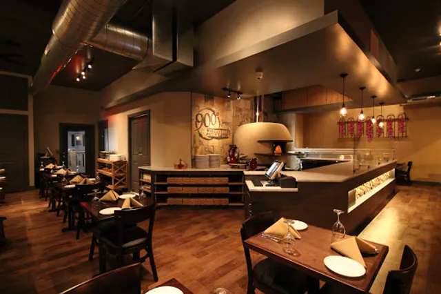 Colombo’s 900 Degrees Pizza