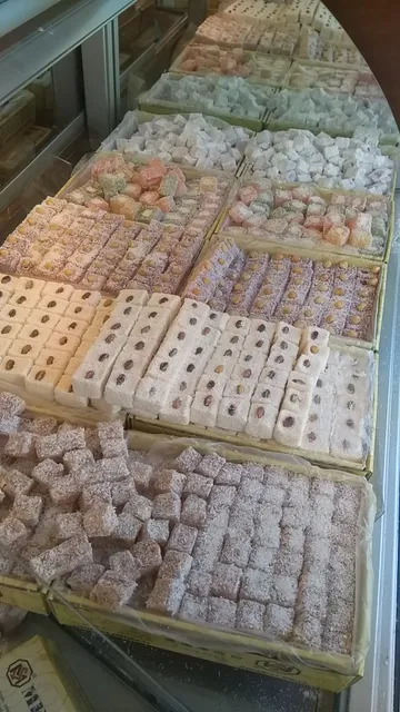 Halkalı Kuruyemişçisi