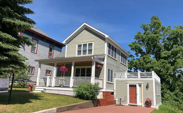 Hendrickson House & Carriage House