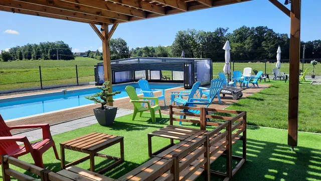 Hameau du Pagnon: Gîte avec piscine en Dordogne, Gîte de groupe en campagne en Périgord Vert, pied des Gorges de l'Auvézère