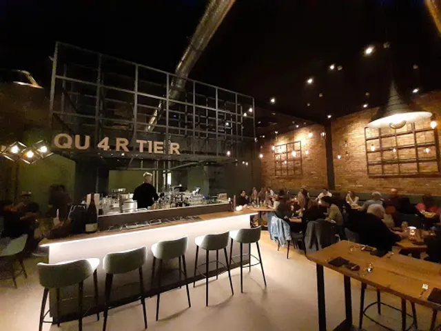 QU4RTIER Restaurant