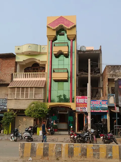 Hotel Green Palace & Ujala Resturant