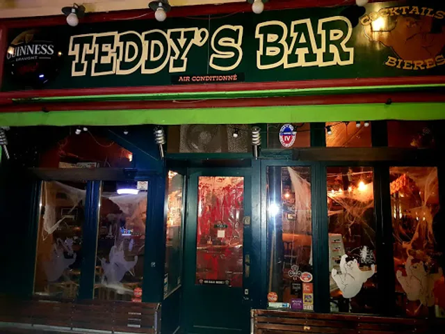 Teddy's Bar