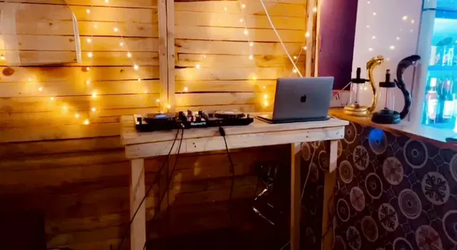 Hookah room lounge and bar