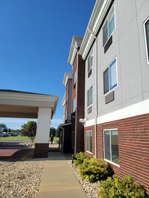 Holiday Inn Express & Suites Vermillion by IHG